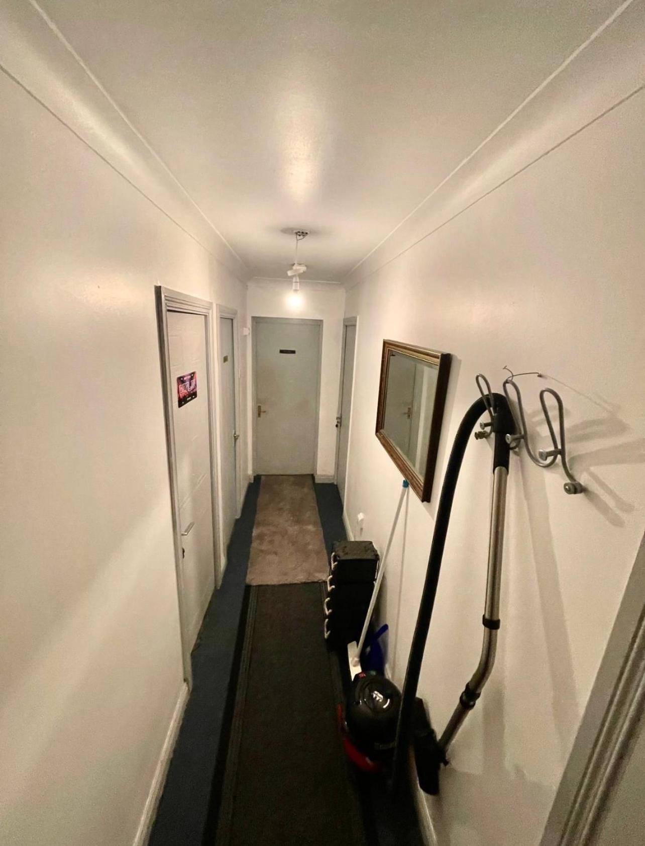 Double Room In A Cozy Shared Apartment, Custom House Harbour Apartments — Photos 3